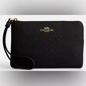 COACH Corner Zip Wristlet Black Saffiano Leather Comparable Value $88
